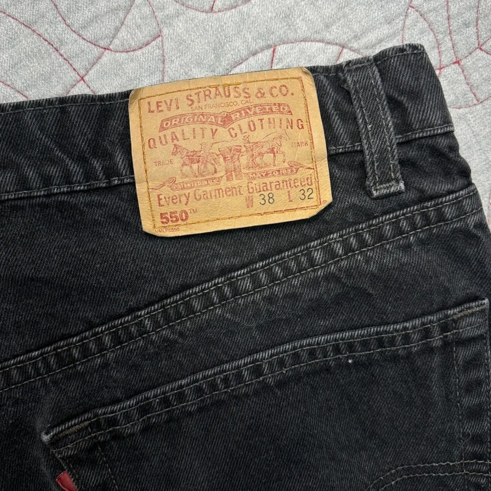 Levi's 550 Jeans Black Relaxed Fit Tapered Leg VTG Made in Canada / Men's 38x32